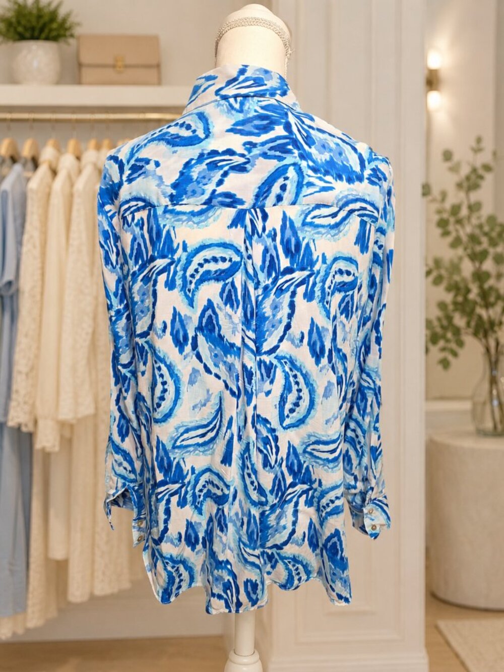 Rose + Olive Blue Paisley Button Front Blouse – Size Large - Picture 5 of 6